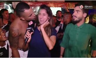 被占便宜！直播世界杯遭強(qiáng)吻 盤點(diǎn)遭強(qiáng)吻的美女記者們